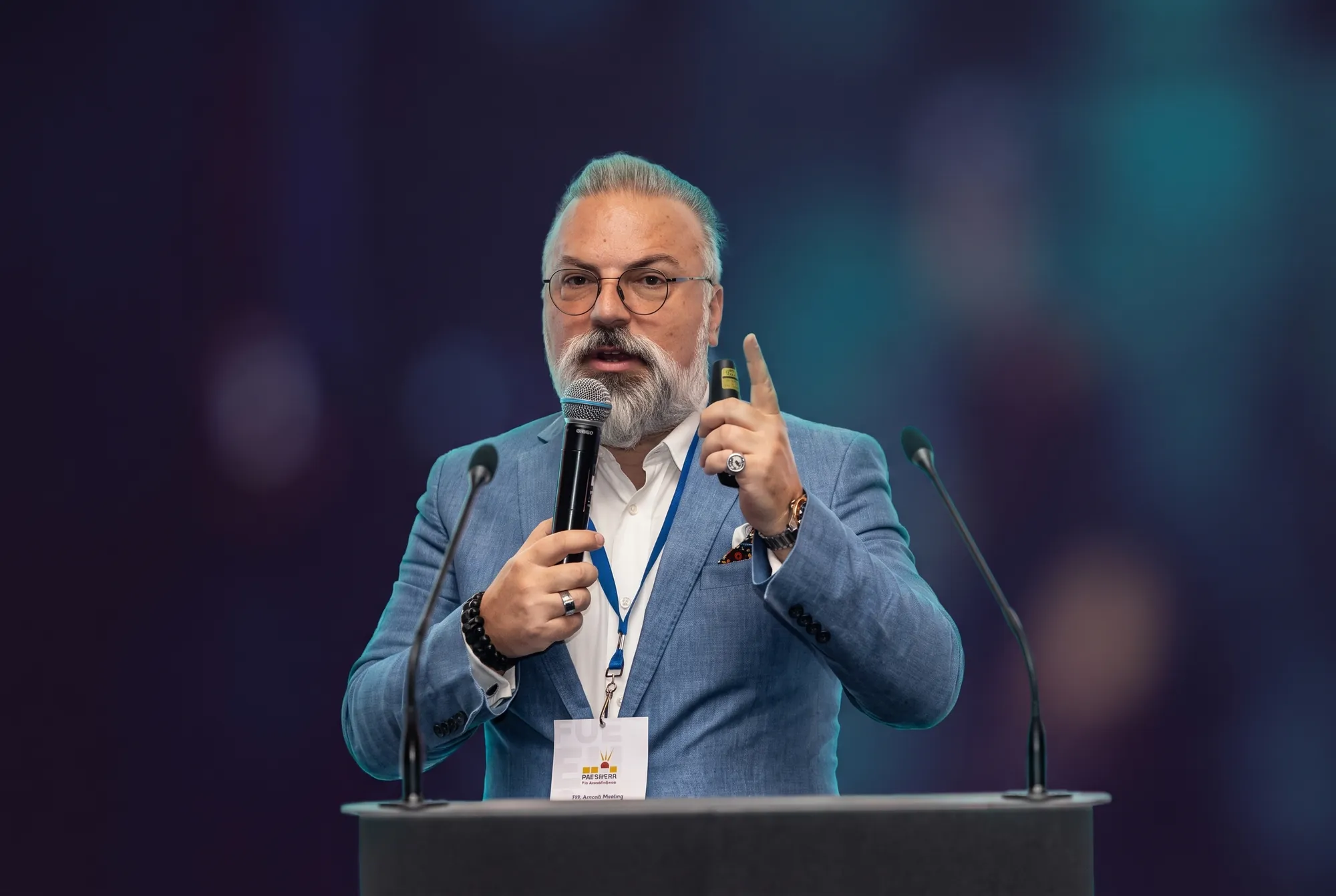 Dr Anastasios Vekris speaking at the FUE Europe annual meeting
